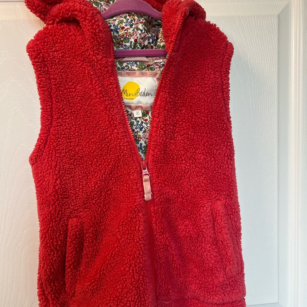 Mini Boden Sherpa Pink/Red Fleece Vest - perfect for Spring!